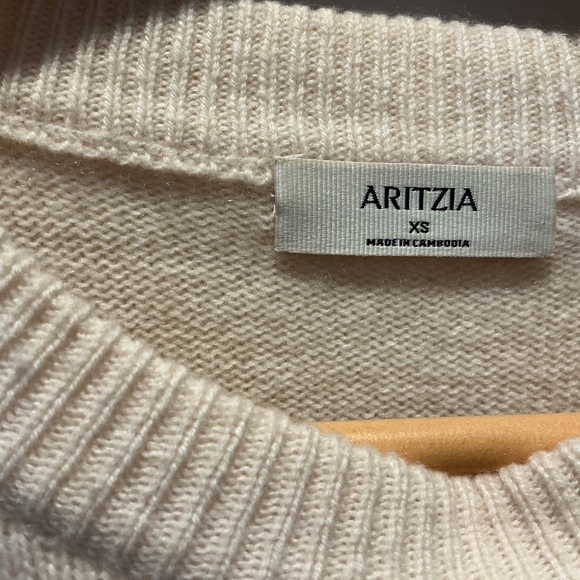 100% cashmere crew neck sweater aritzia - Picture 2 of 3